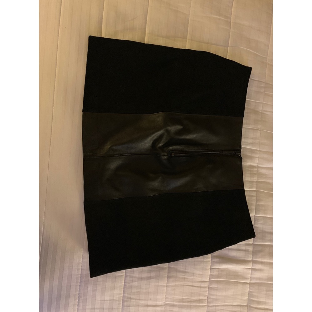 Black Leather and Suede mini skirt !